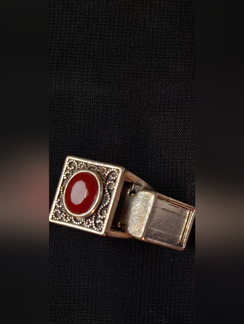 Vintage-Inspired Silver Clip Ring with Red Oval Stone